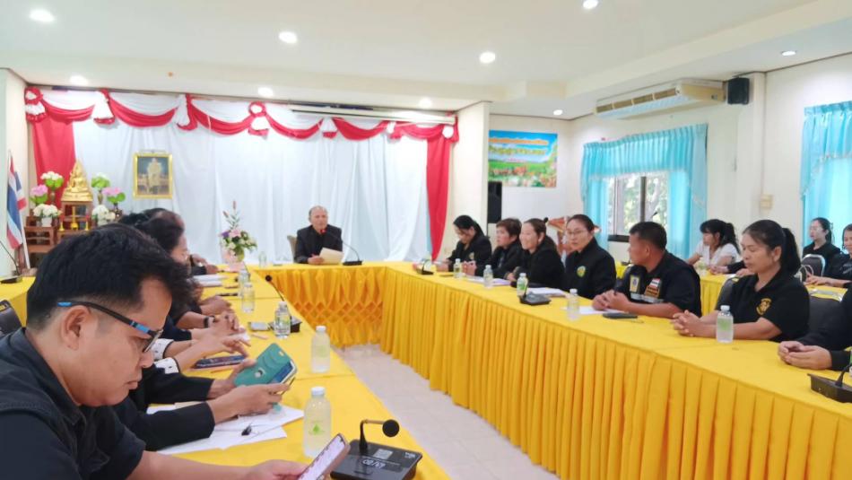 เข้าร่วมประชุมประจำเดือน ณ ห้องประชุมที่ทำการองค์การบริหารส่วนตำบลศรีโคตร